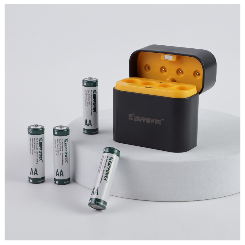 Keeppower i4 - Genopladelige AA batterier, 4 stk. inkl. oplader